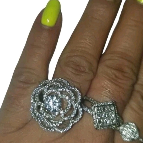 Stunning 925 Silver Faceted Crystal Camellia Flower Ring - Picture 2 of 7